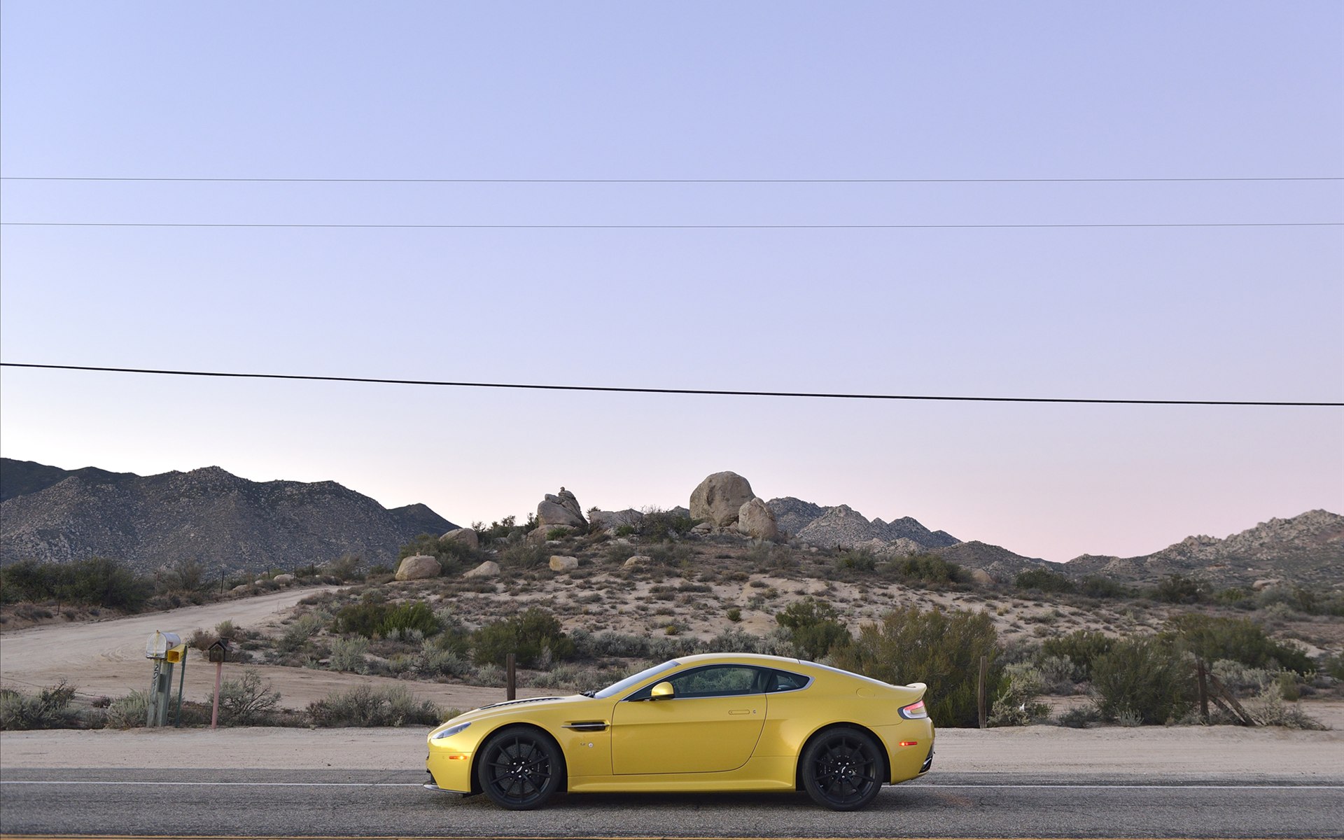 Aston Martin V12 Vantage S 2014